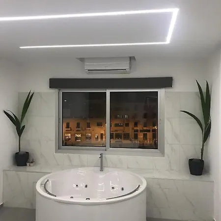 Purple Orange Luxury Suites 尼科西亚