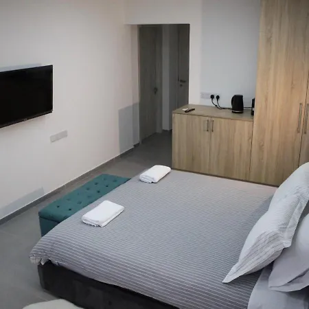 Apartment Purple Orange Luxury Suites