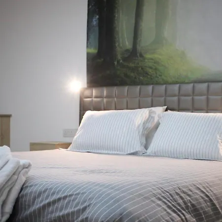 Purple Orange Luxury Suites * 尼科西亚